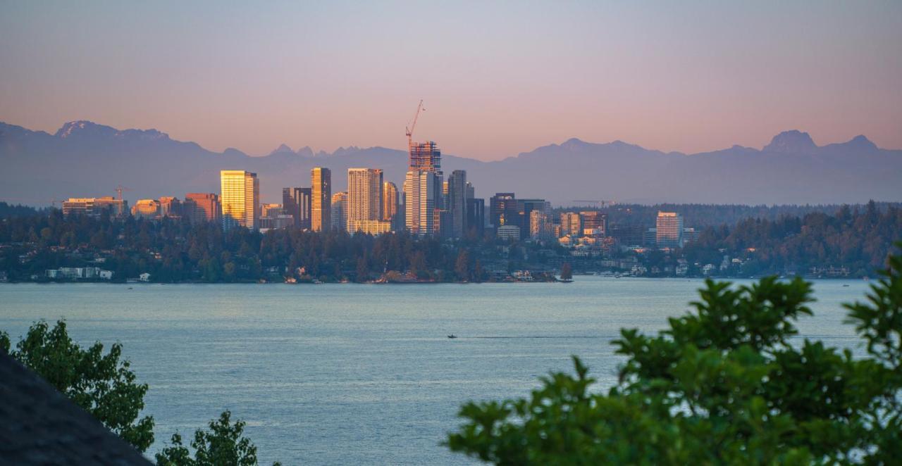 Sunrise On Lake Washington Villa Seattle Buitenkant foto
