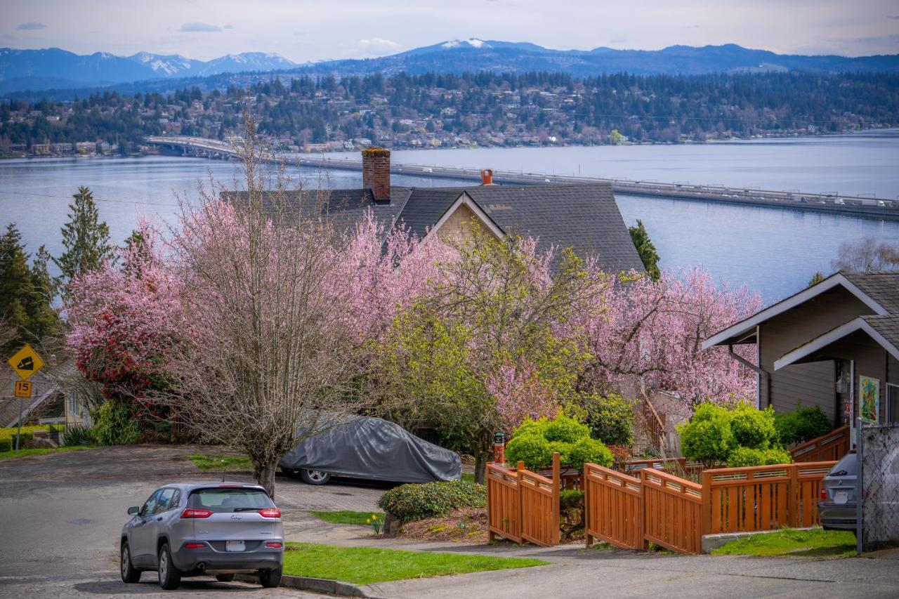 Sunrise On Lake Washington Villa Seattle Buitenkant foto