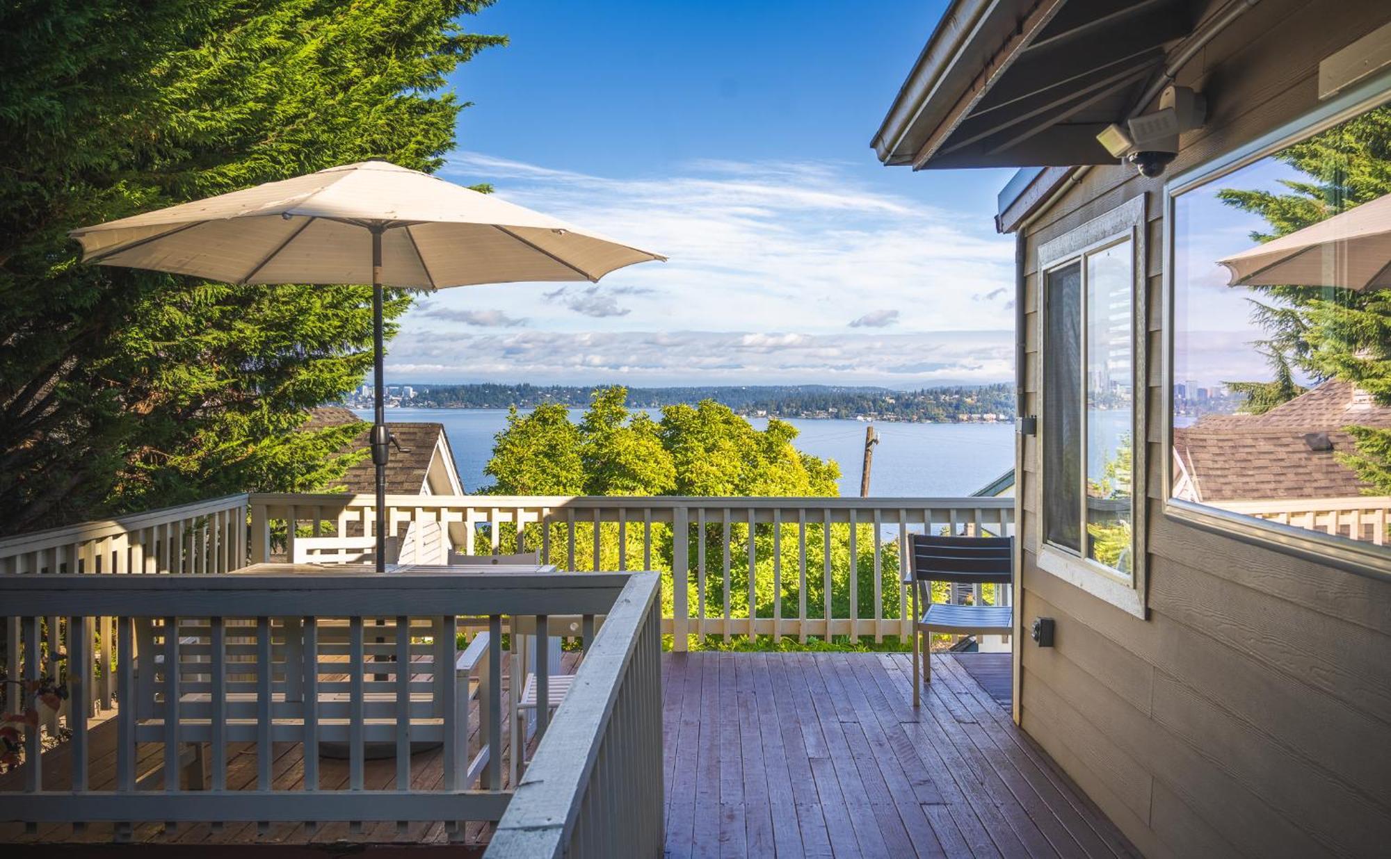 Sunrise On Lake Washington Villa Seattle Buitenkant foto