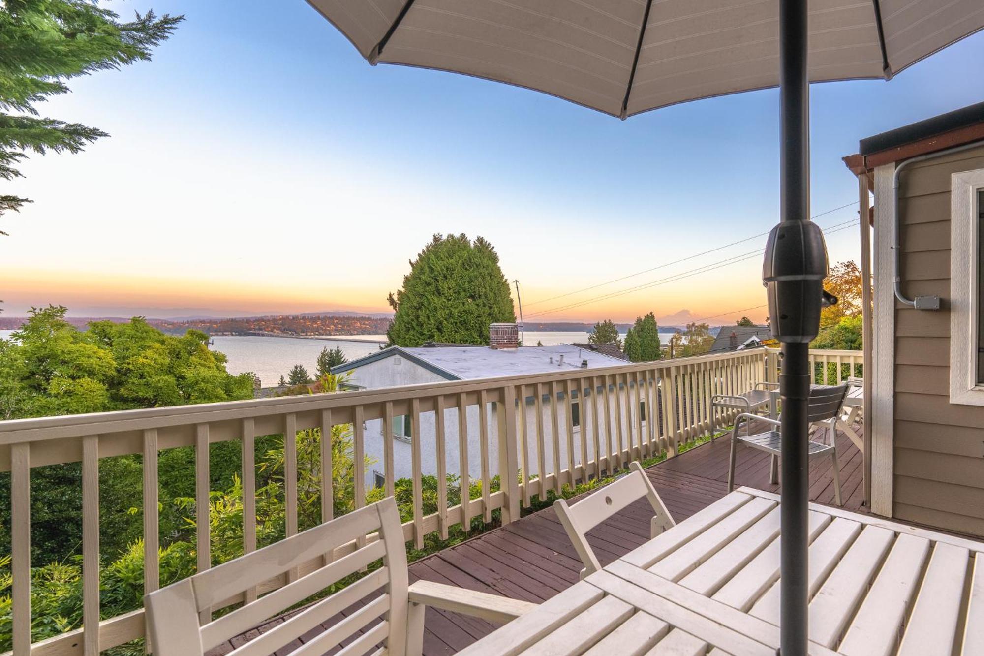 Sunrise On Lake Washington Villa Seattle Buitenkant foto