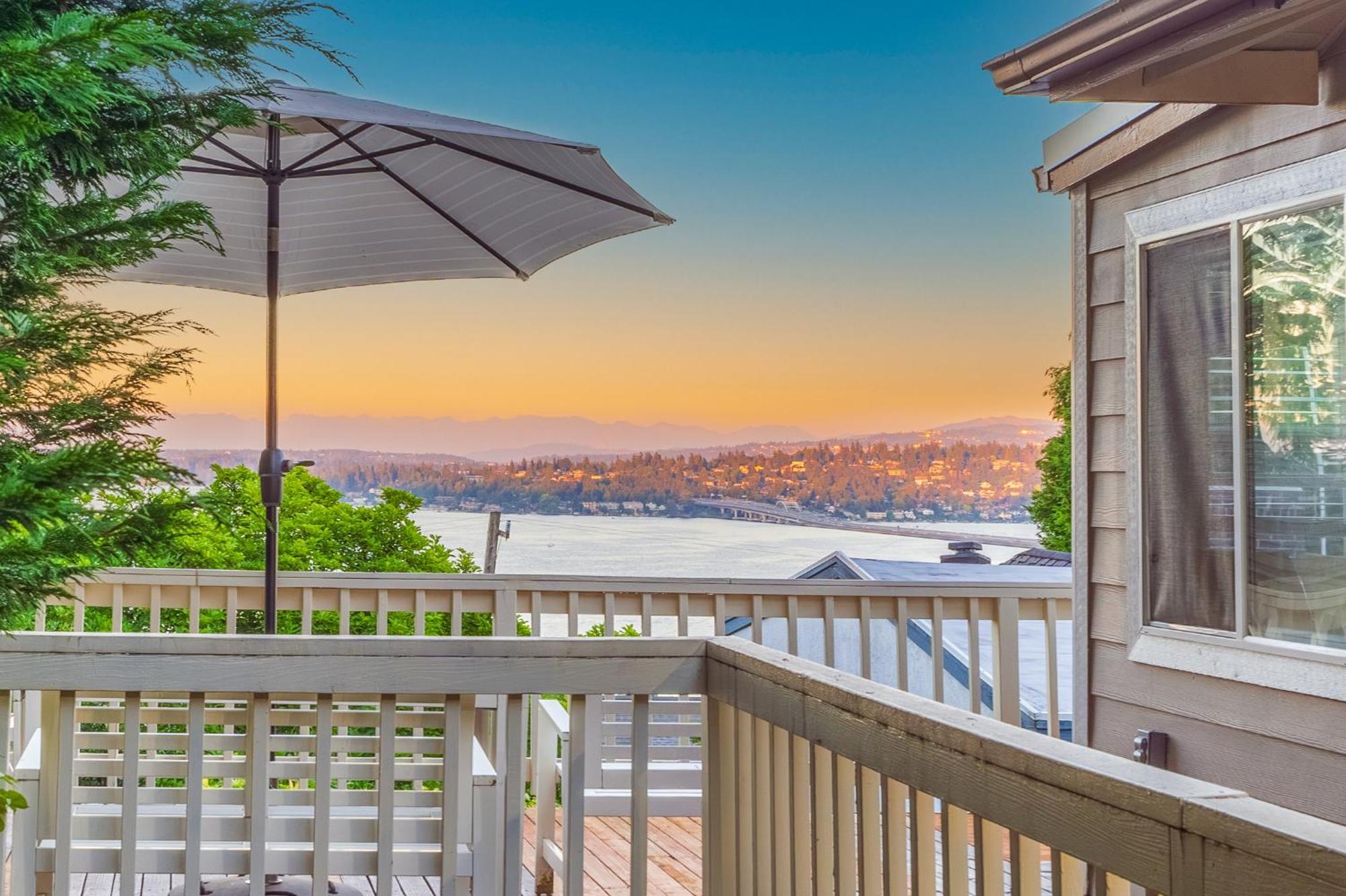 Sunrise On Lake Washington Villa Seattle Buitenkant foto